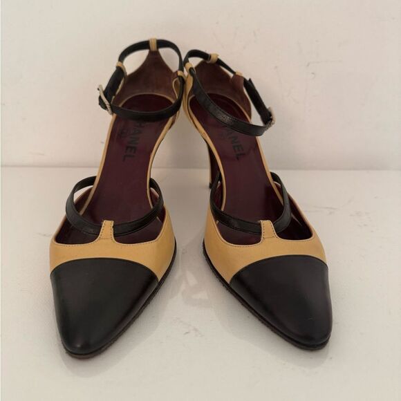 Chanel Beige & Black Captoe Vintage Y2K Mary Jane CC Buckle Pin Up Heels Pumps - Picture 1 of 11